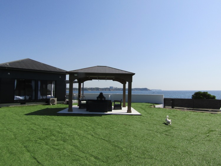 三重県 志摩のコテージ｜Ocean’ｓ Resort Villa FARBE 路地裏の別荘の写真：100坪を超えるドッグラン