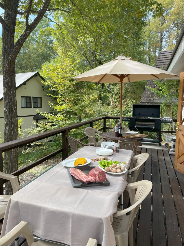 TYY八ヶ岳Base｜山梨県・八ヶ岳・清里・小淵沢・大泉の特徴写真｜デッキでBBQ