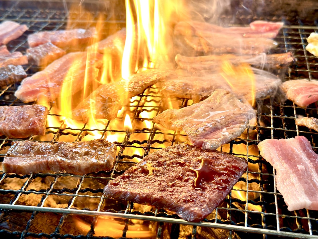 一本のえんぴつ｜静岡県・伊豆高原｜親しい方も、これから親しくなる方にも。BBQはさらに仲良くなるのに最適♪火を眺めながらビールを飲む・・・なんて贅沢な時間なのでしょう。