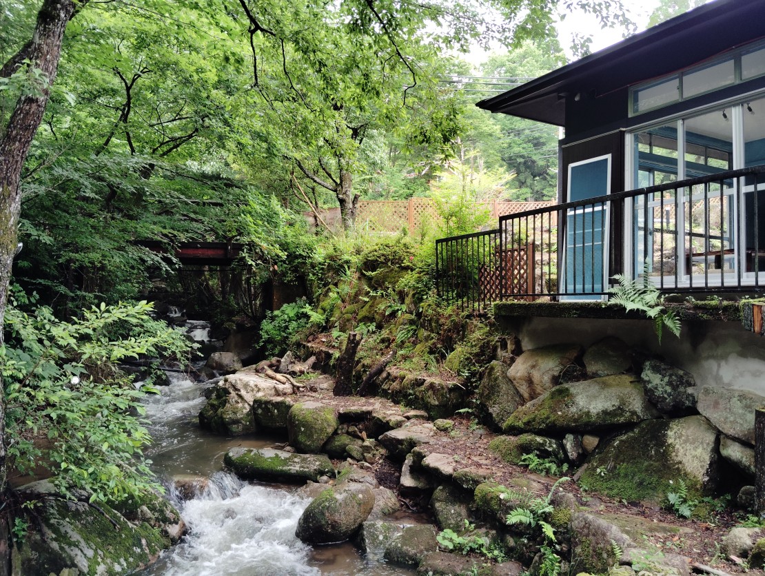 コテージ遊泊・るり渓｜京都府・湯の花・丹波・美山｜川沿い