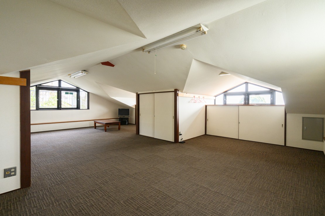 無限館|静岡県・伊豆高原|最上階に多目的ロフト。
大人もワクワクする憩いスペース。