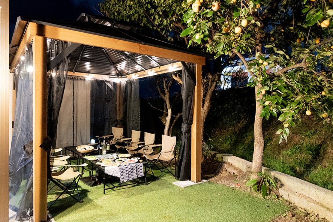 福島県 郡山のコテージ｜f life houseの写真：屋根の下でBBQができます。