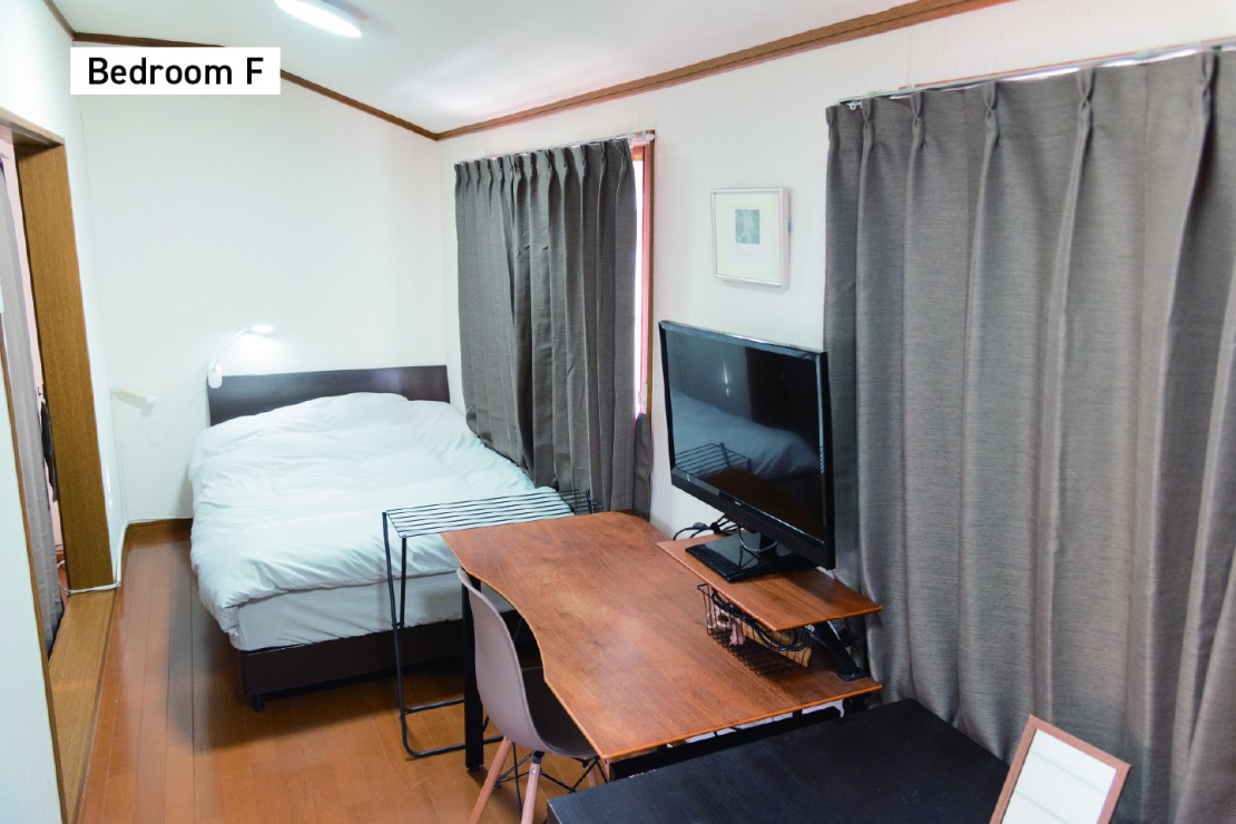 f life house｜福島県・郡山｜2階洋室奥（セミダブルベッド＋デスク）