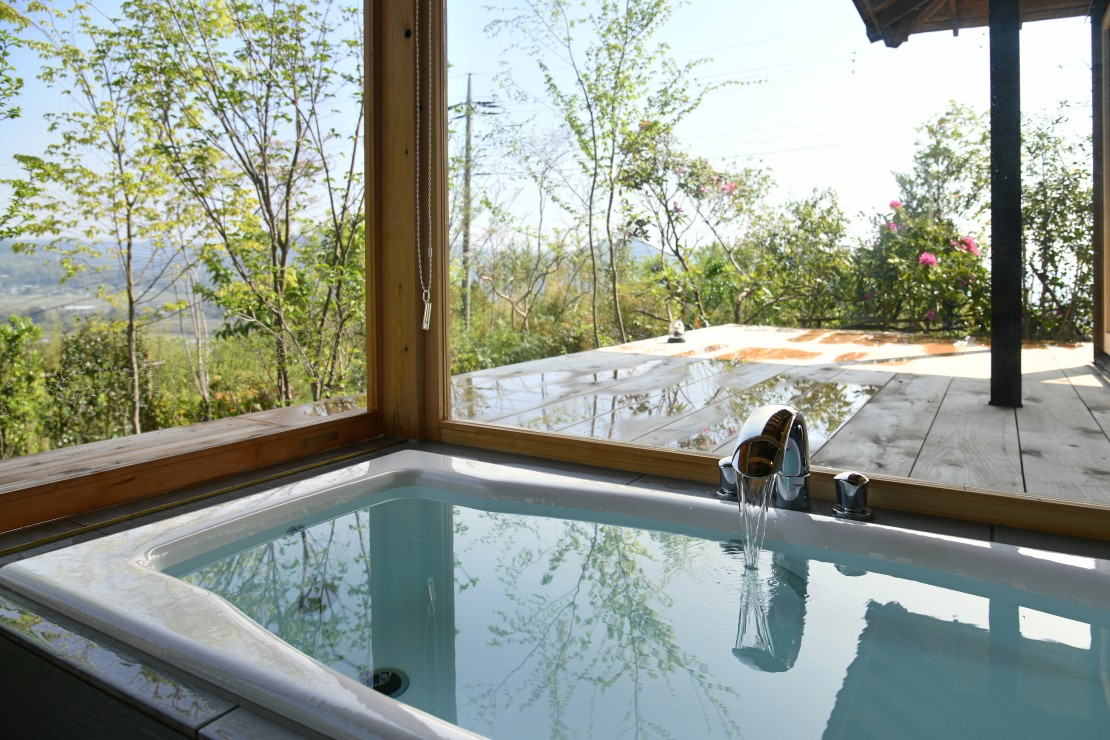 BON-MAL ZEN｜千葉県・勝浦・鴨川｜足を伸ばせる広々としたバスタブで日頃の疲れが取れます。