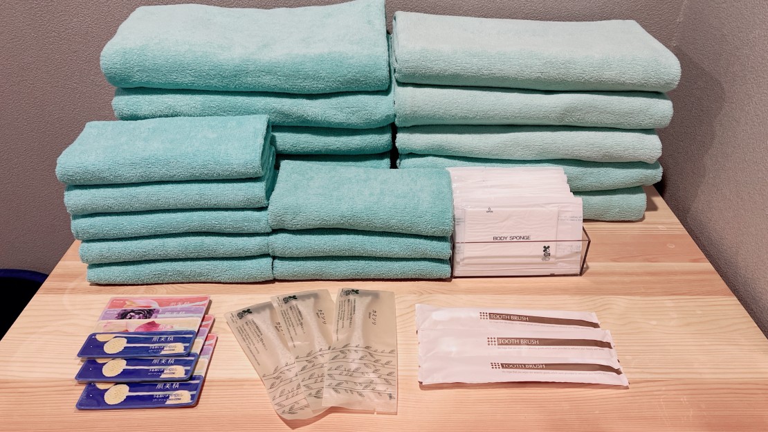 那須アニバーサリー｜栃木県・那須・板室｜歯ブラシ、ボディスポンジ、男性にはカミソリ、女性にはレディースセットのアメニティをご用意しております。