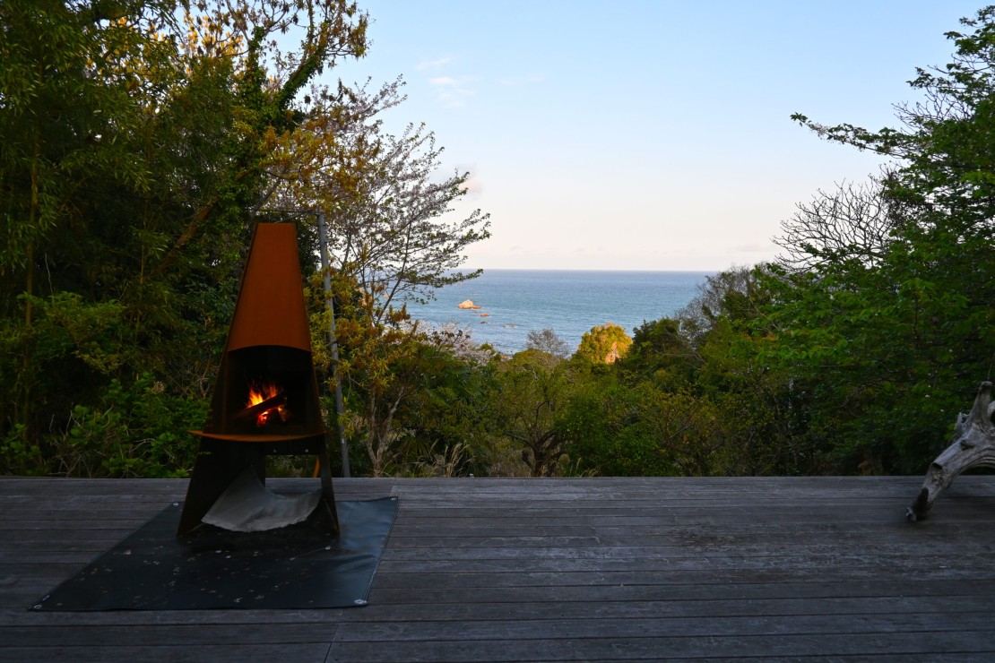 Vacation Home & Atelier VILLA PINECOVE|千葉県・館山・南房総|外の変わりゆく風景とともに、ゆっくり流れる時間に身をまかせれば、自然との一体感が味わえます。