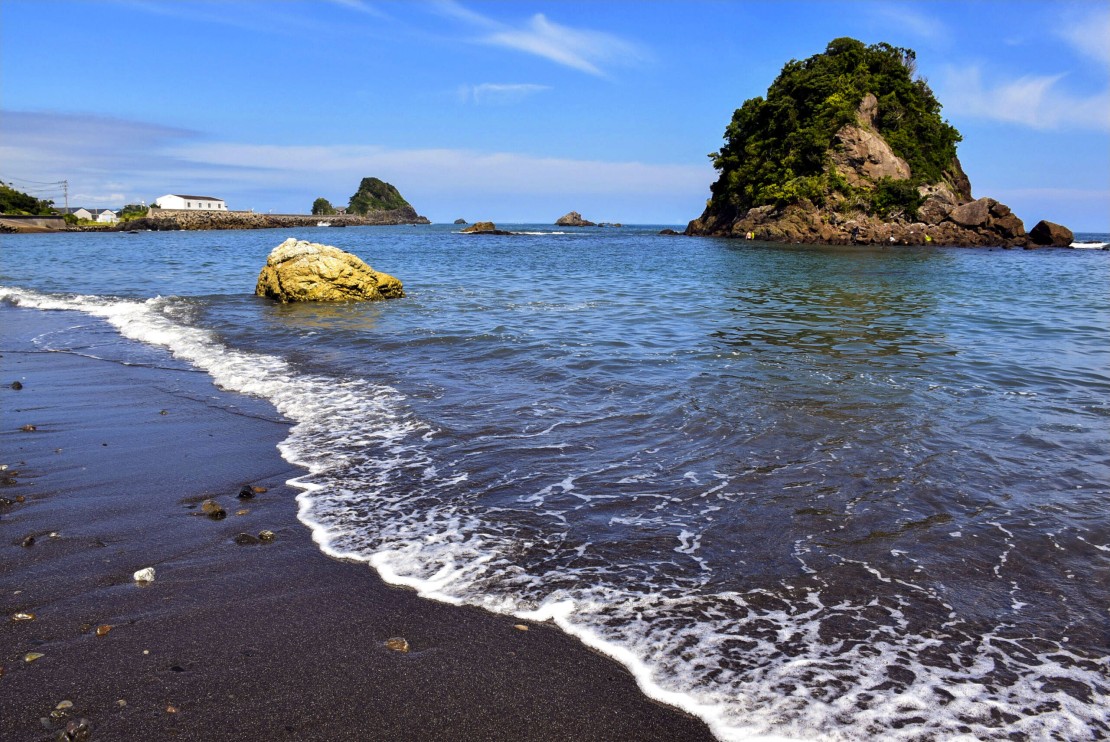 Vacation Home & Atelier VILLA PINECOVE|千葉県・館山・南房総|坂を下って海岸線に降り立つと、そこはまるであなただけのプライベートビーチ。