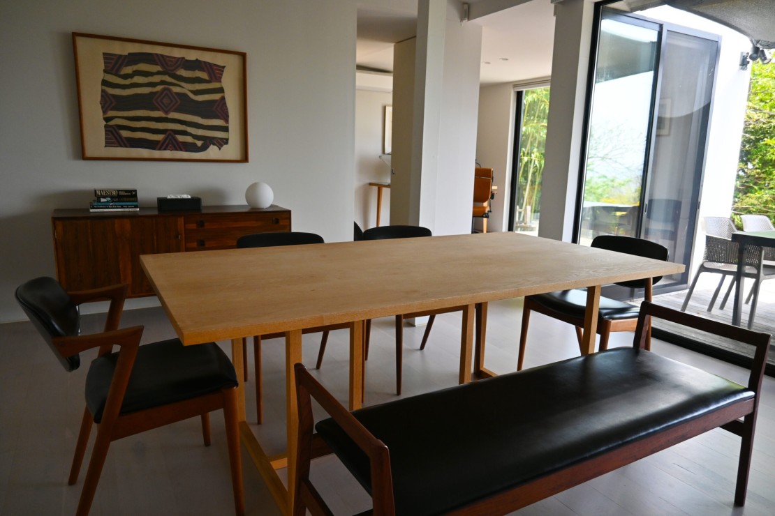 Vacation Home & Atelier VILLA PINECOVE|千葉県・館山・南房総|ゆったりとしたダイニングで、せわしない日常を忘れて、大事な人との食事と会話を楽しむ。
