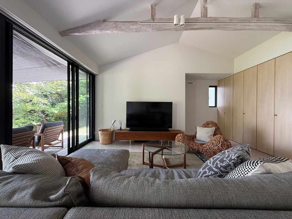 Vacation Home & Atelier VILLA PINECOVE|千葉県・館山・南房総|思いっきり本を読んだり、音楽を聞いたり、映画を観たり、何もしない贅沢な時間を、ここでは誰にも邪魔されずに堪能できる