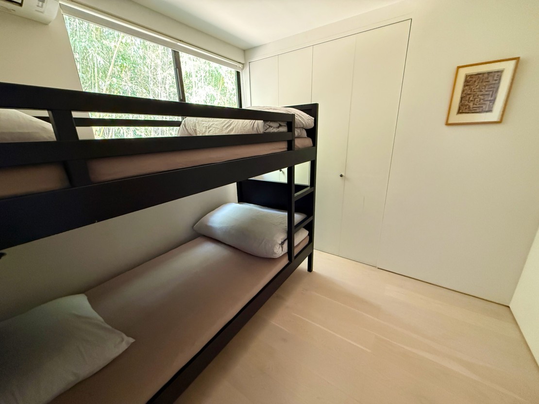 Vacation Home & Atelier VILLA PINECOVE|千葉県・館山・南房総|お子様などが気楽に使用できるバンクベッドと予備用の布団が完備されています。
