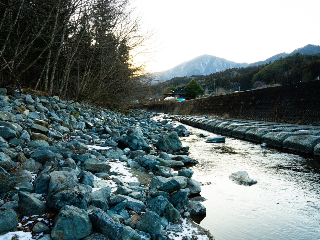 ぽつんと荘道志|山梨県・大月・都留|目の前に道志川