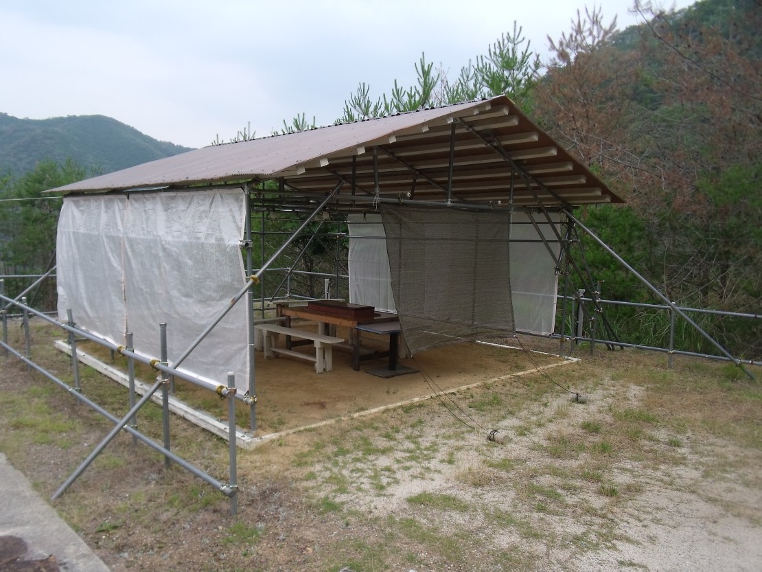 ポパイテンキャンプ場 アイボリーハウス(1棟貸切)|兵庫県・姫路・赤穂・播磨|BBQコーナーの外観。広さは6m×6mほどです。