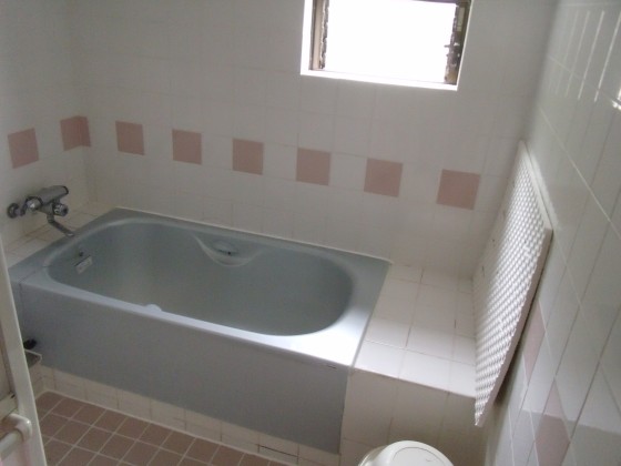 兵庫県 姫路・赤穂・播磨の貸別荘・コテージ｜ポパイテンキャンプ場　ラッキーハウス(1棟貸切)：バス・トイレ