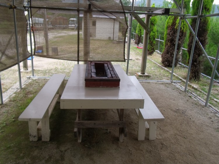 兵庫県 姫路・赤穂・播磨のコテージ｜ポパイテンキャンプ場　バンガロハウス(1棟貸切)の写真：BBQコーナー