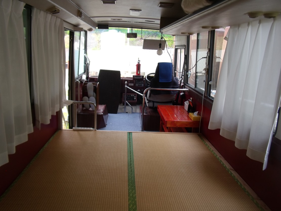 ポパイテンキャンプ場　バスハウス(1棟貸切)｜兵庫県・姫路・赤穂・播磨｜室内別角度から