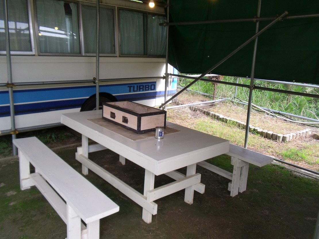 ポパイテンキャンプ場　バスハウス(1棟貸切)｜兵庫県・姫路・赤穂・播磨｜BBQなど食事はこちらで。