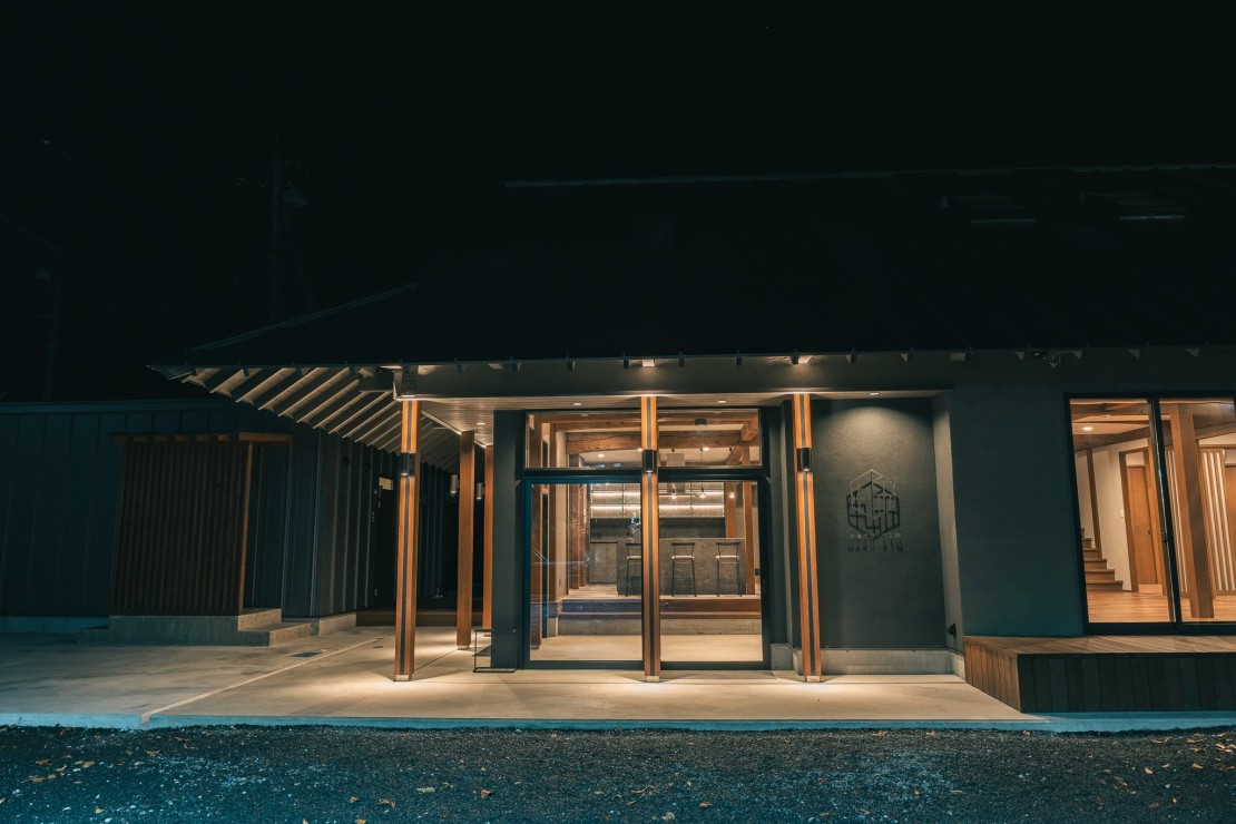 office＆cottage 丸金｜山梨県・山中湖・忍野｜夜の外観