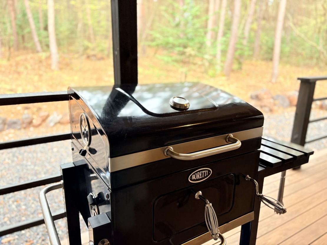 Second House LUONTO｜群馬県・北軽井沢・嬬恋・万座｜イタリア「BORETTI」の本格的炭火BBQグリルをご用意しました。