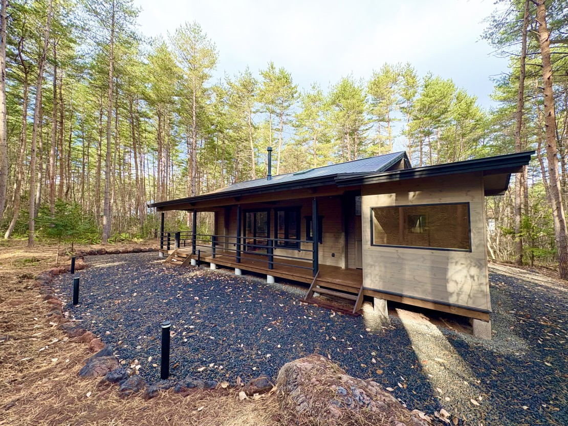 Second House LUONTO｜群馬県・北軽井沢・嬬恋・万座｜針葉樹の森に佇む、大人の隠れ家のようなログハウス。