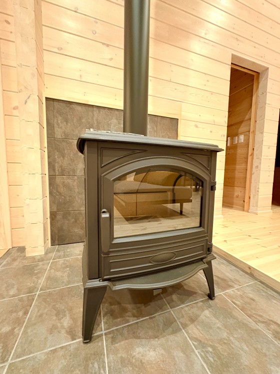 群馬県 北軽井沢・嬬恋・万座の貸別荘・コテージ｜Second House LUONTOの写真：薪ストーブのあるコテージ