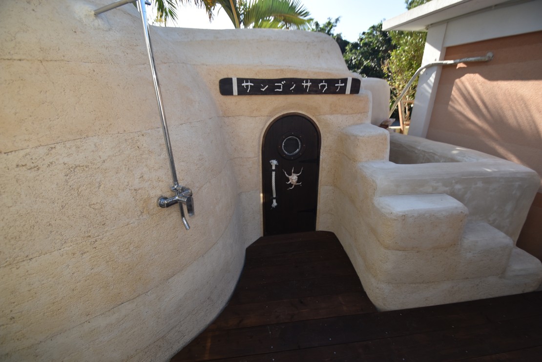 沖縄県 離島のコテージ｜貸し別荘ゆいゆいの写真：夏でも冷たい水風呂を完備しています。