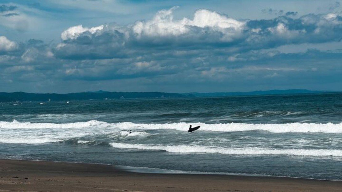 UMI-YAMA CHIKURA｜千葉県・館山・南房総｜南千倉海水浴場｜宿から車で5分、海と空が広がる開放的な浜辺。