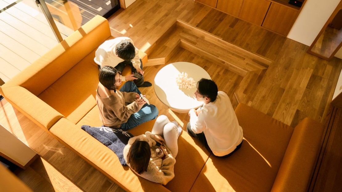 UMI-YAMA CHIKURA｜千葉県・館山・南房総｜リビング｜自然と集まり、くつろぐひととき。
