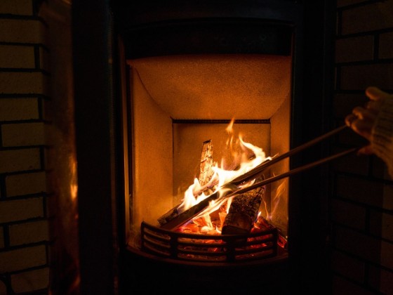 千葉県 館山・南房総の貸別荘・コテージ｜UMI-YAMA CHIKURA：暖炉