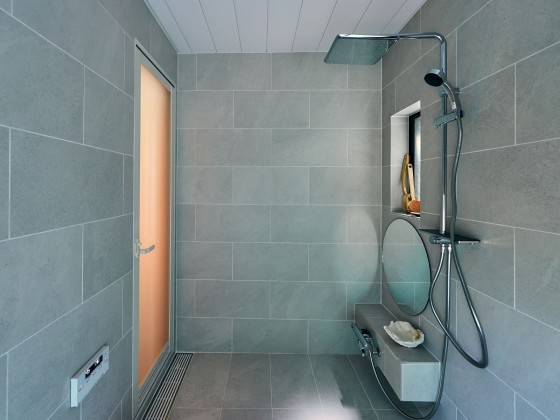 千葉県 館山・南房総の貸別荘・コテージ｜UMI-YAMA CHIKURA：バス・トイレ