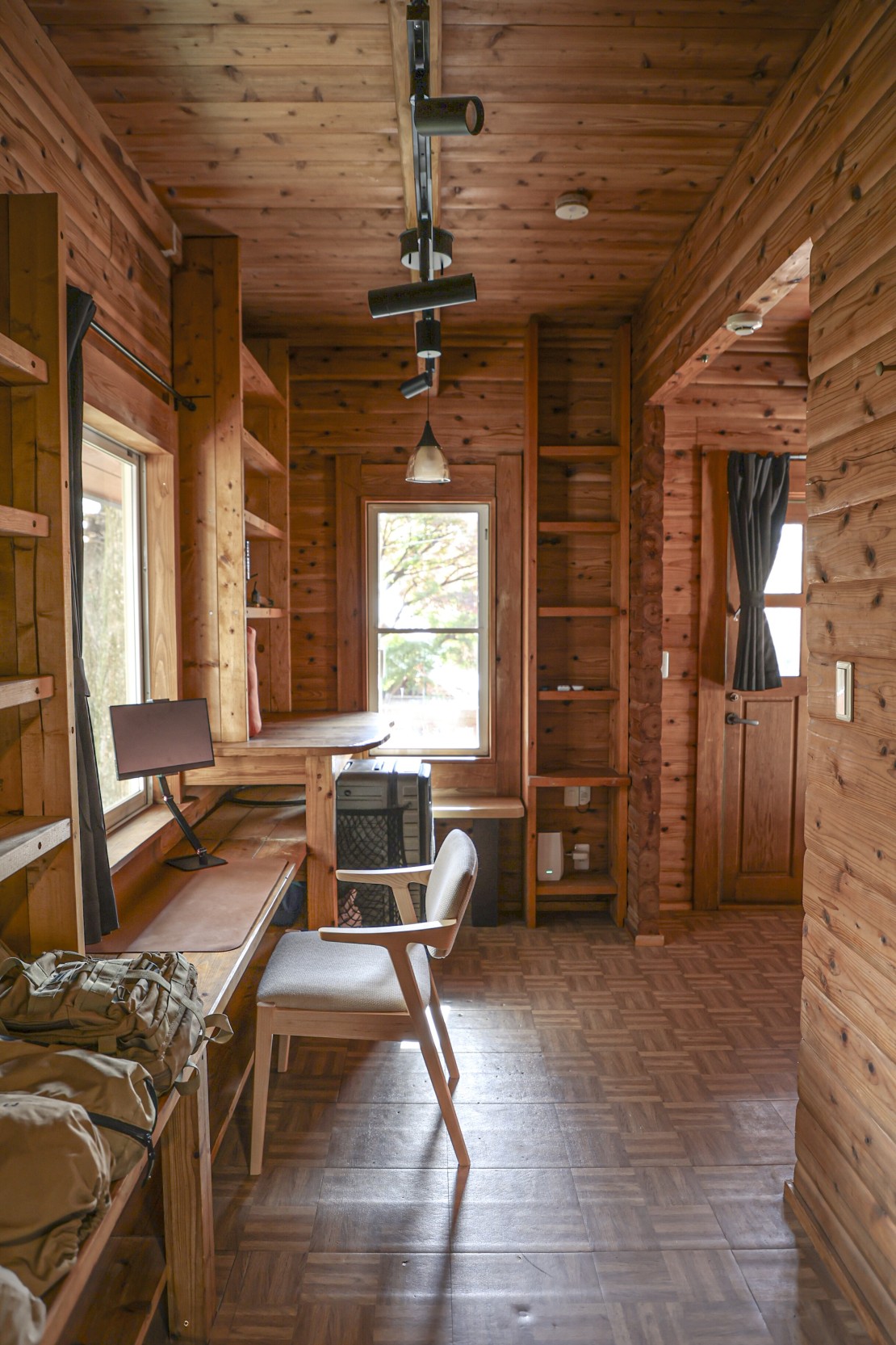 twin villa那須 SAUNA RESORT｜栃木県・那須・板室｜ログハウスにあるワークスペースでワ―ケーションもできます