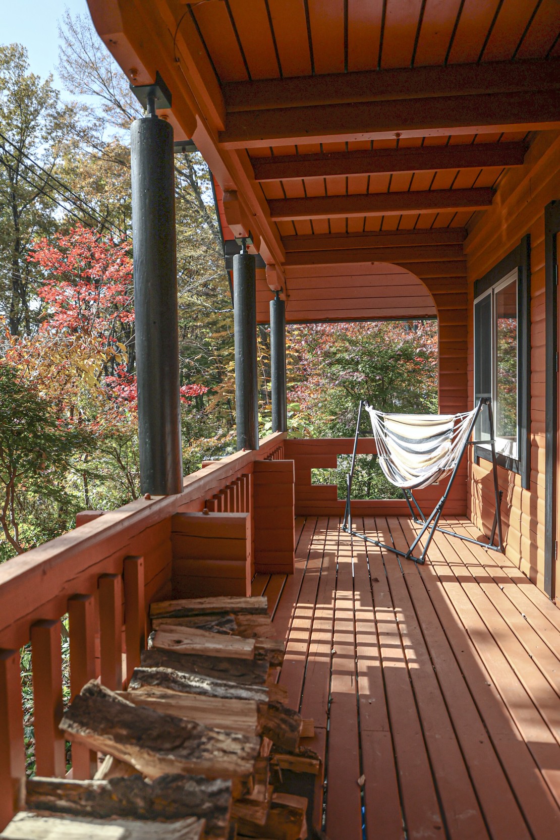 twin villa那須 SAUNA RESORT｜栃木県・那須・板室｜ログハウスのデッキにハンモック
