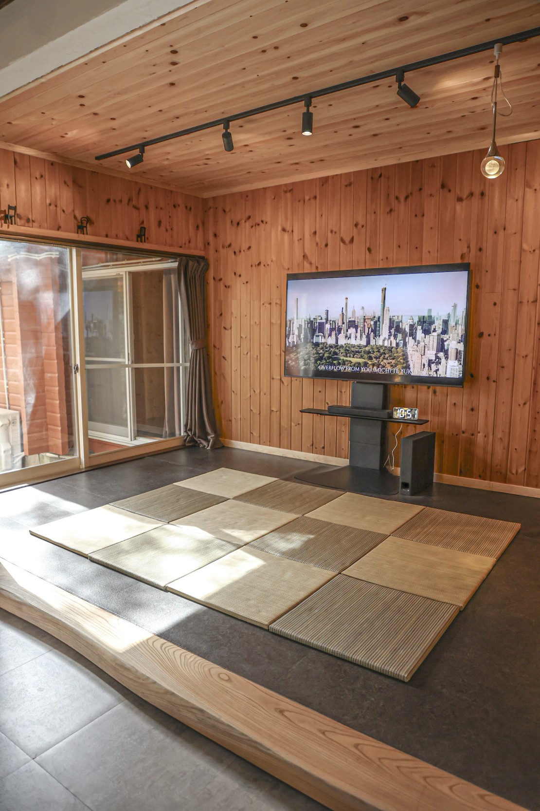 twin villa那須 SAUNA RESORT｜栃木県・那須・板室｜畳の部屋と６４型テレビ