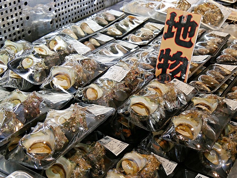 Private Villa AZUL｜千葉県・館山・南房総｜道の駅めぐり。南房総には8つの道の駅があり、日本一なのだとか。最寄りのちくら潮風王国は全国の道の駅でも上位人気。
新鮮な地穫れの海産を安く買えますので、持ち帰ってAZULで料理したり、BBQで焼いたり。