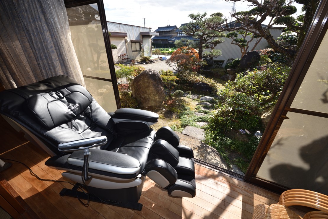 岐阜羽島の隠れ家 古民家cocone｜岐阜県・岐阜・大垣・養老｜高級マッサージチェア導入しました。
手入れの行き届いた日本庭園を眺めながら旅の疲れを癒して下さい。