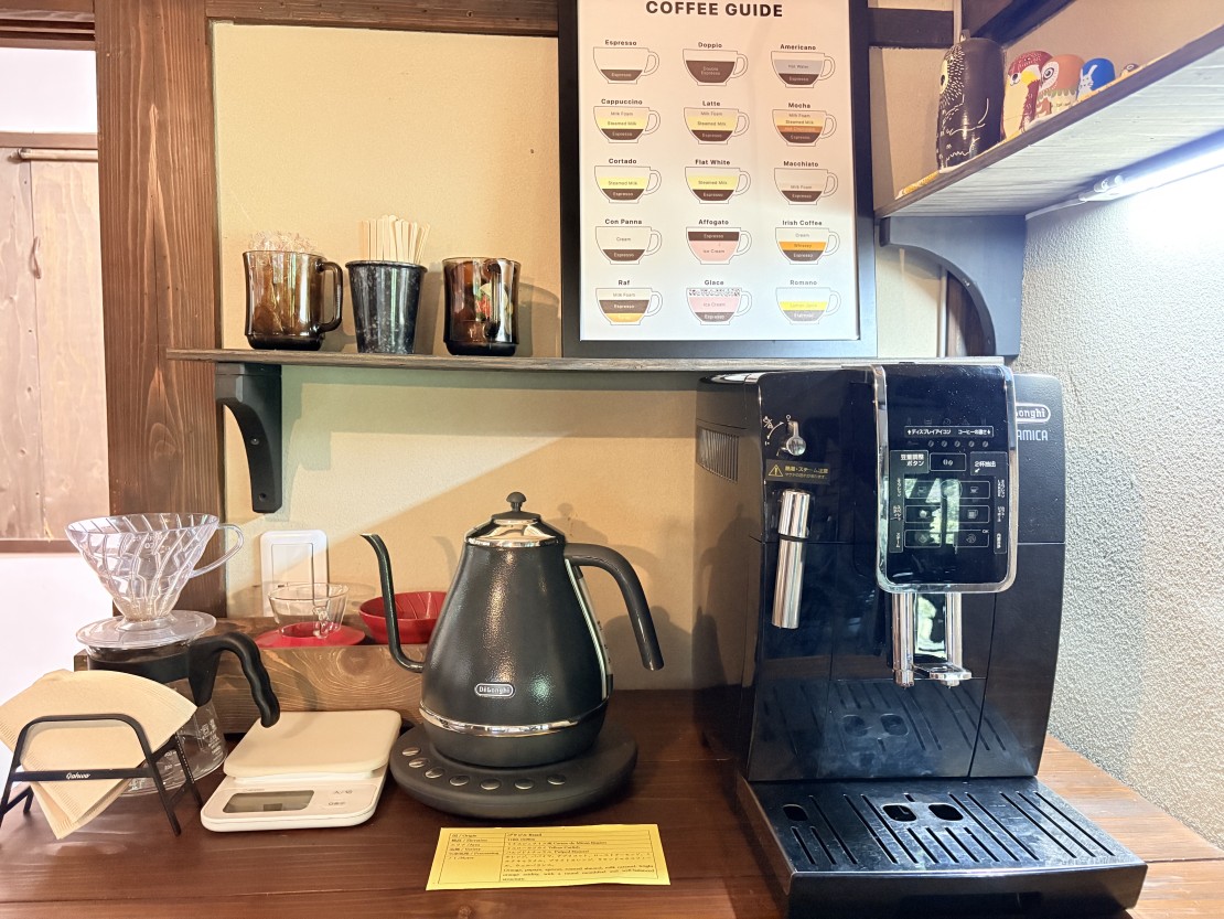 Tanigawa Valley Lodge & Coffee Roastery｜群馬県・水上・月夜野・猿ヶ京・法師｜全自動エスプレッソマシンとハンドドリップ器具を備えたコーヒーステーション。
自家焙煎豆を使って、好みのスタイルで何杯でも自由にお楽しみいただけます。