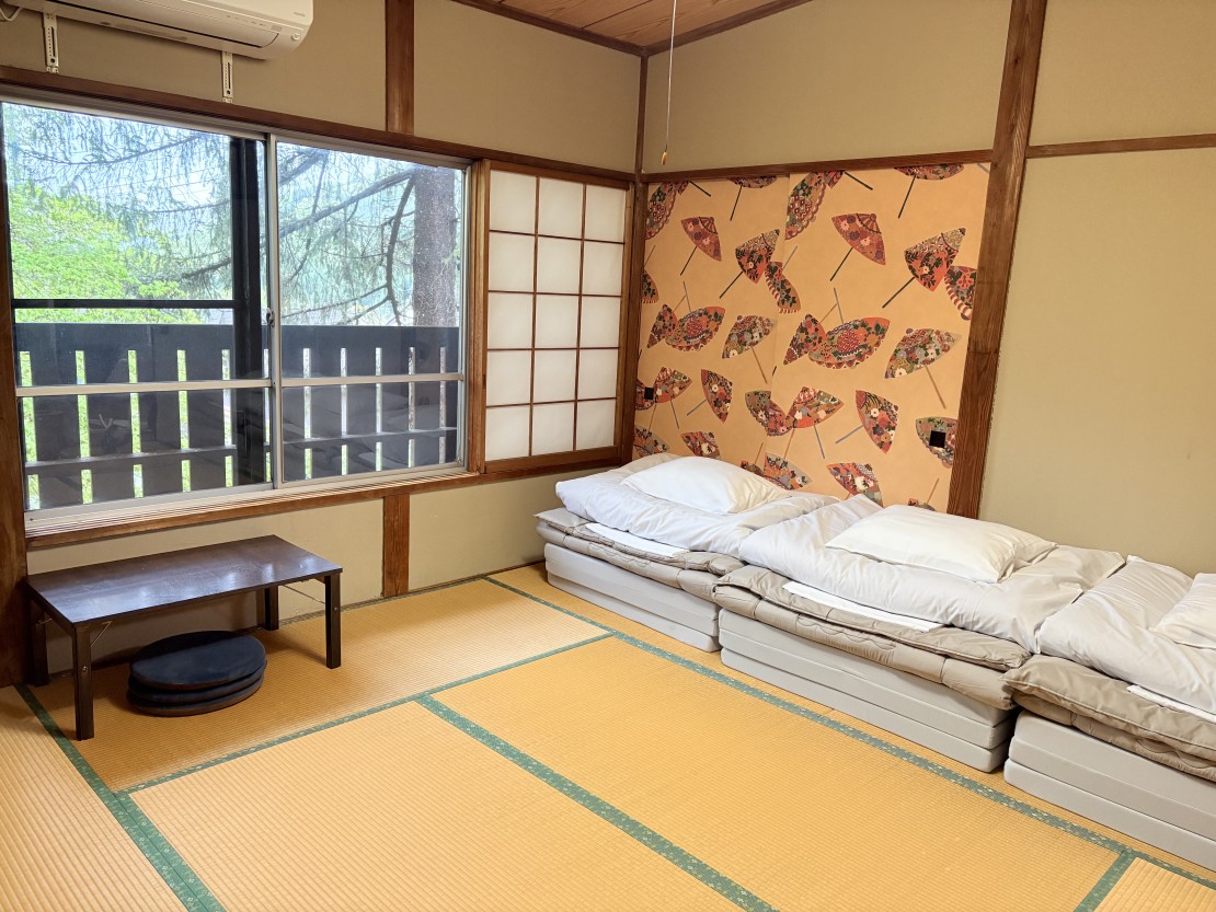 Tanigawa Valley Lodge & Coffee Roastery｜群馬県・水上・月夜野・猿ヶ京・法師｜和室・洋室を備えた全7室、冷暖房完備。畳の間でも、ベッドルームでも、思い思いのスタイルでお休みいただけます。
