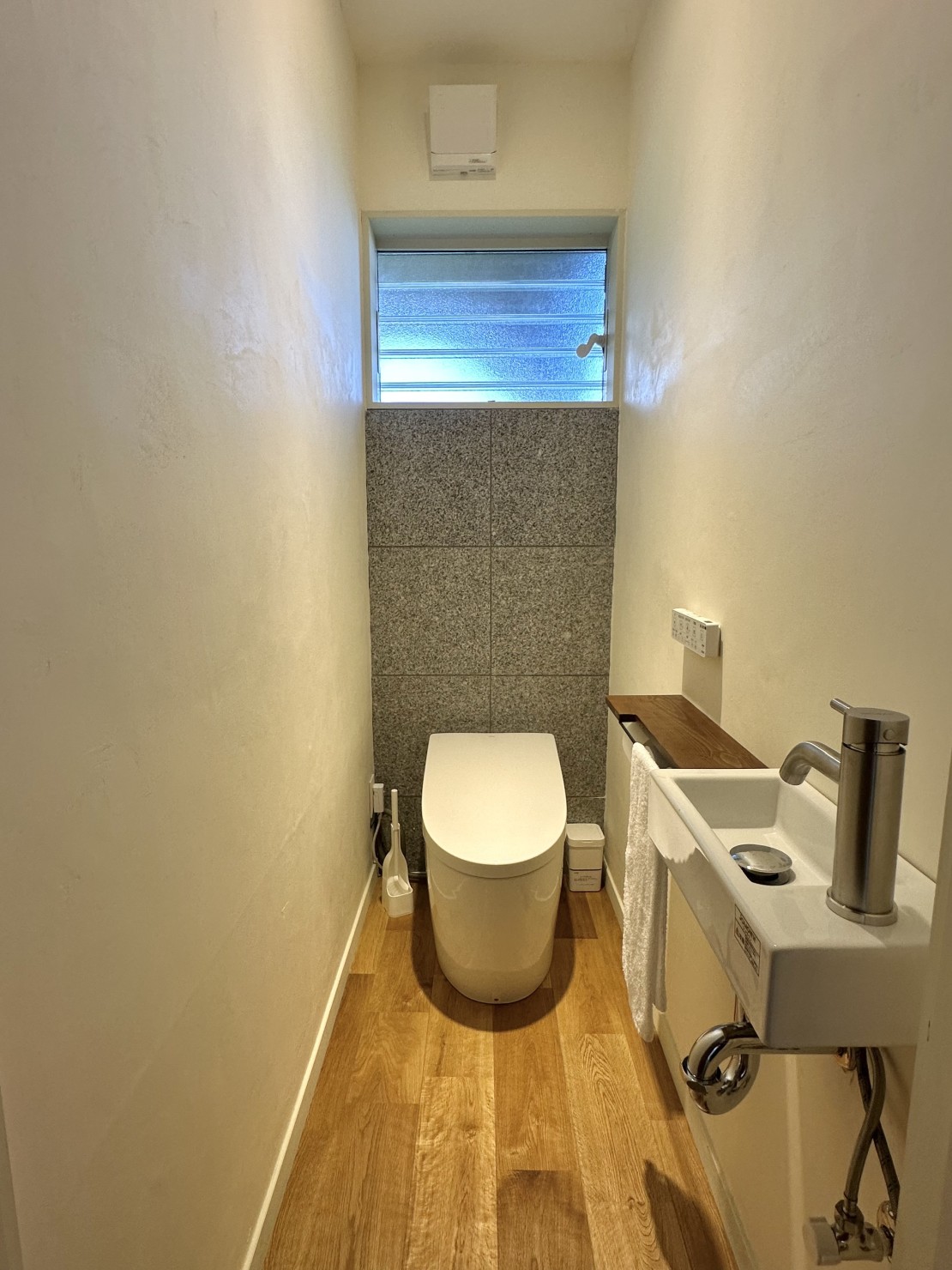 イサナ パノラマ ヴィラ｜静岡県・伊豆高原｜すっきりと整えた洗練のトイレ空間。滞在中も快適に