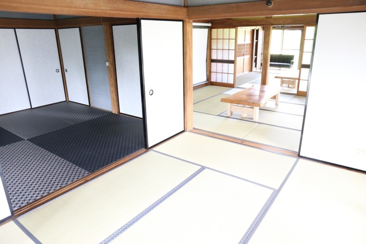 白浜プライベート古民家SHIOKAZE｜千葉県・館山・南房総｜8帖の和室も寝室として利用できるので大人数で宿泊できます！