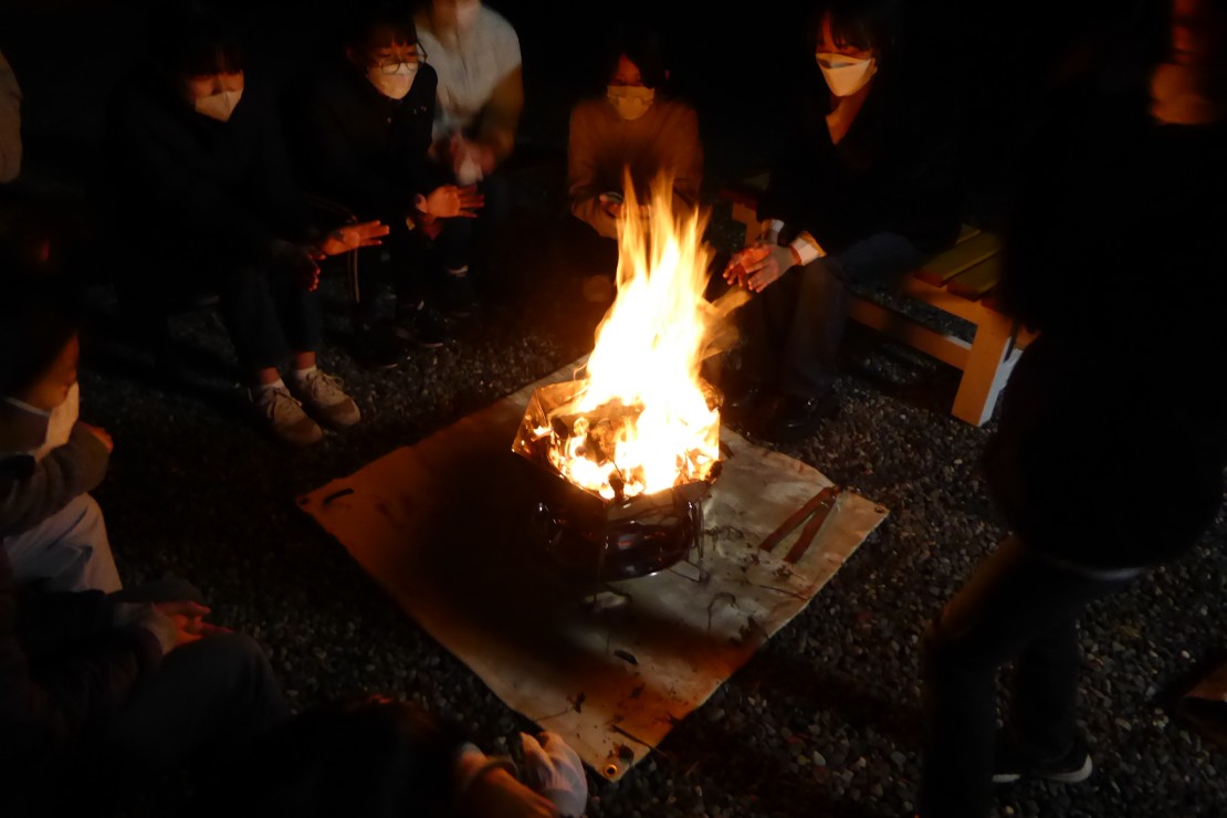 神奈川県 箱根のコテージ｜サンテラス箱根の写真：焚火を囲いアウトドア気分を満喫できます（器材レンタル有料：要予約）